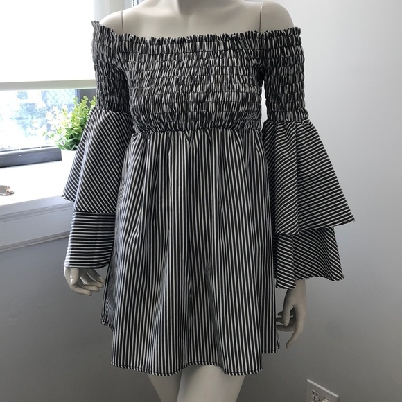 OFF THE SHOULDER RUFFLE SLEEVE DRESS SIZE SMALL - Picture 1 of 6